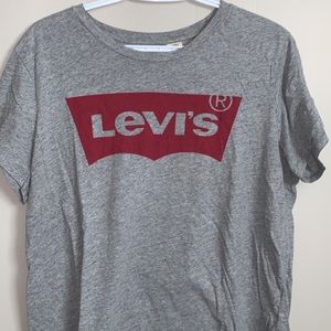Women’s Levi’s T-Shirt